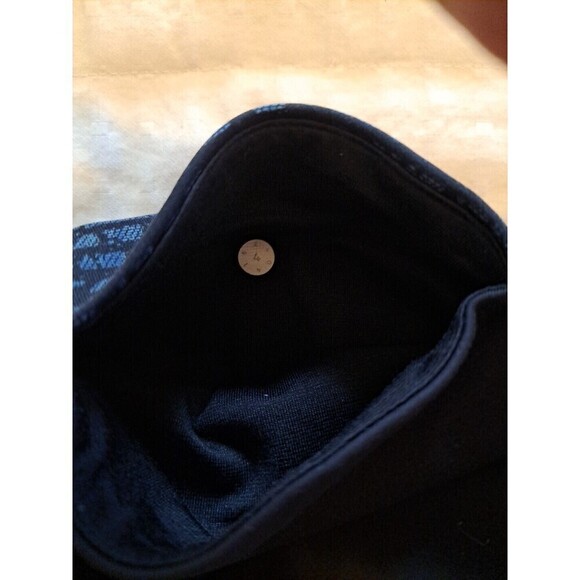 Lululemon Black & Blue Capri Crop Legging Size 4 mesh detail Excellent Condition - Picture 9 of 9